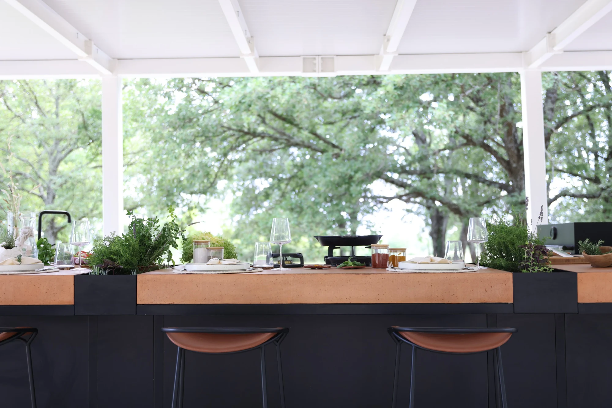 ForaFuoco integrated counter and seating
