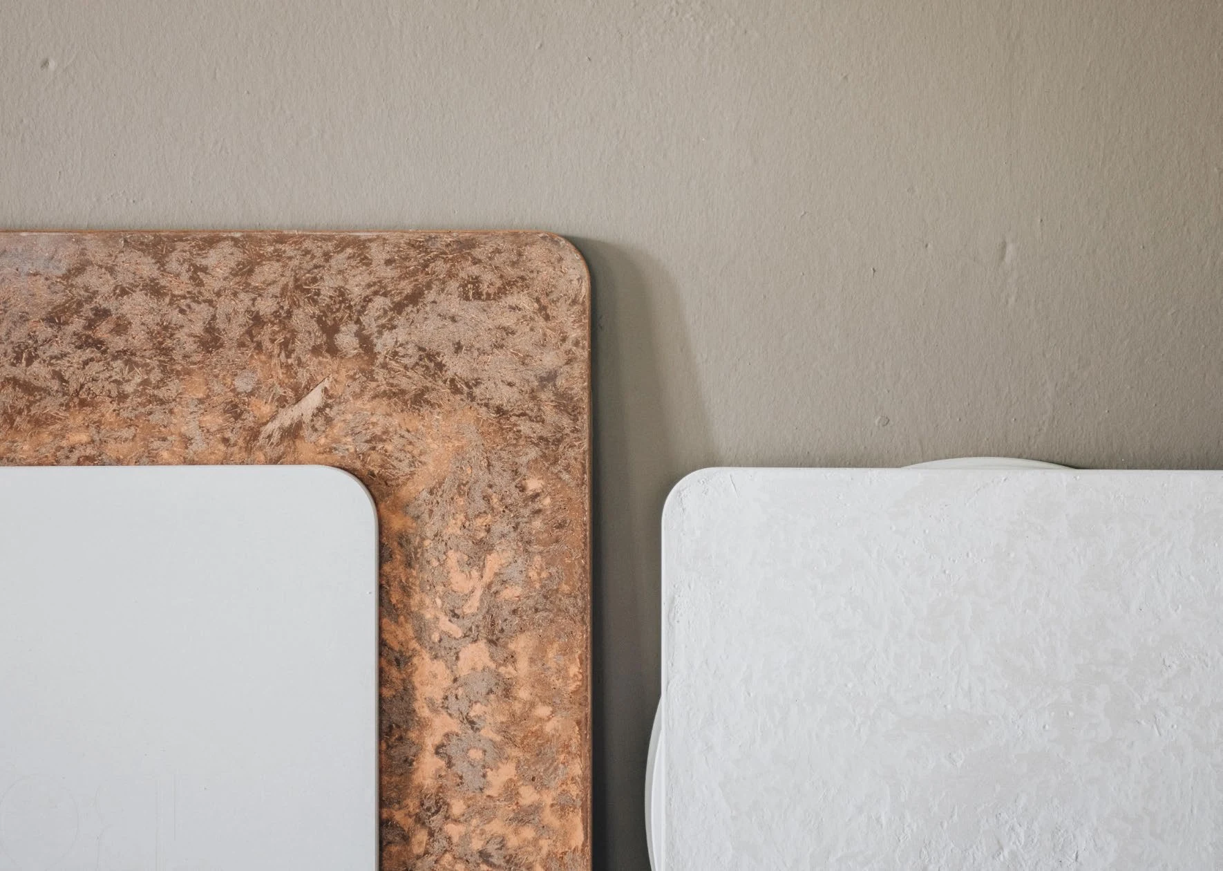 Hand-finished EvolutaCONCRETE surfaces in natural mineral colors