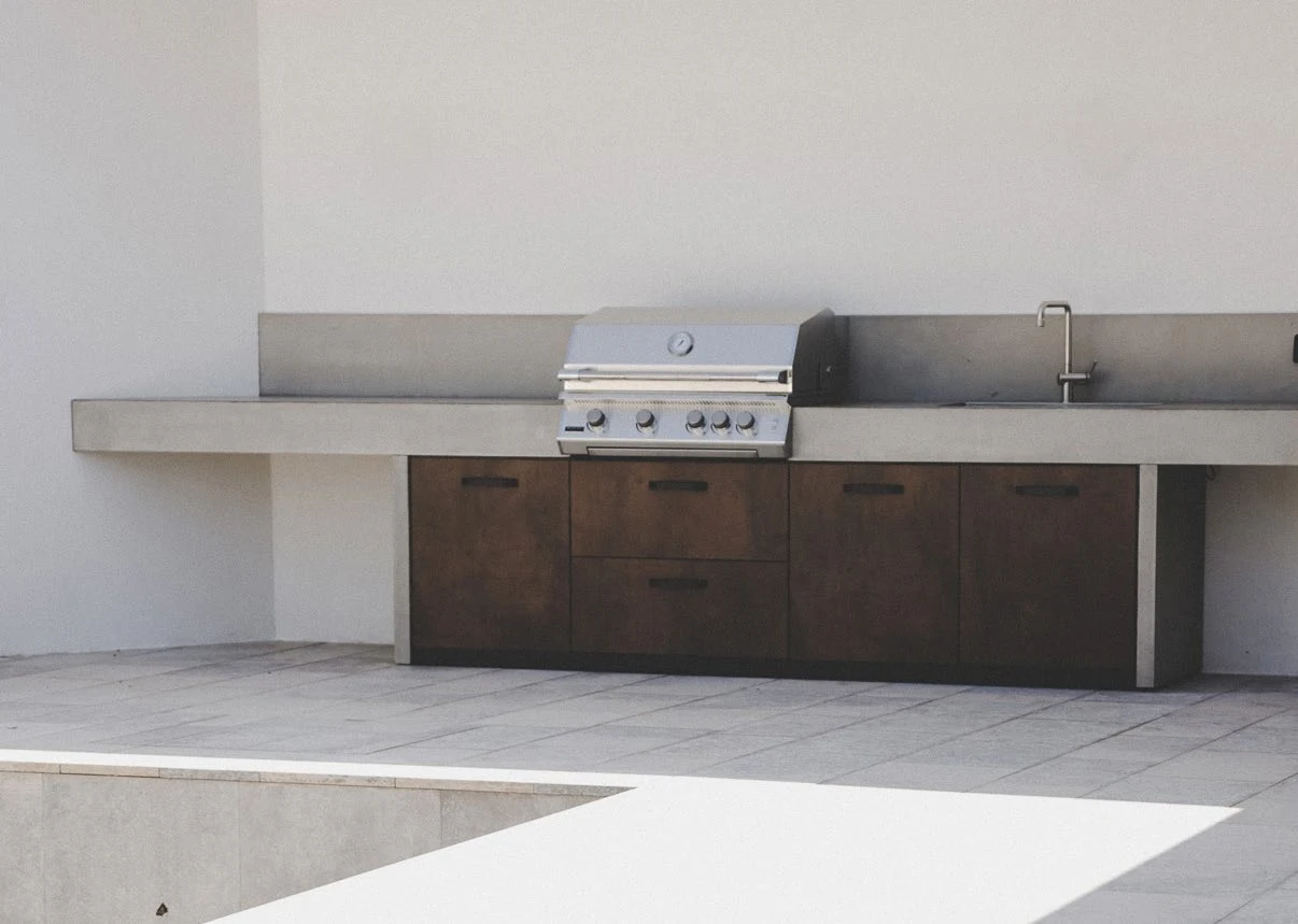 The White Courtyard — Evoluta outdoor kitchen in Bale, Croatia