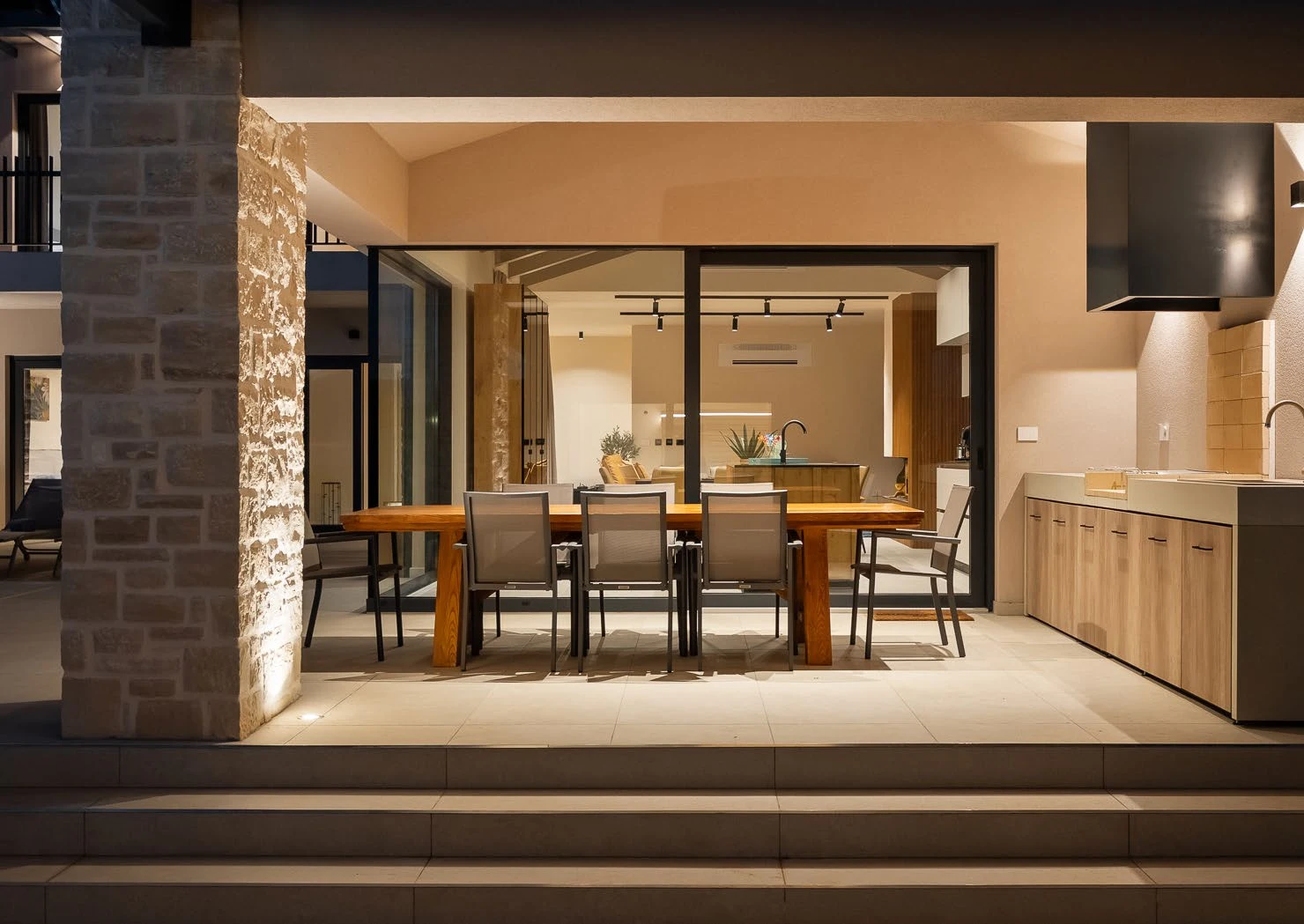 The Evening Table — Evoluta outdoor kitchen in Poreč, Croatia