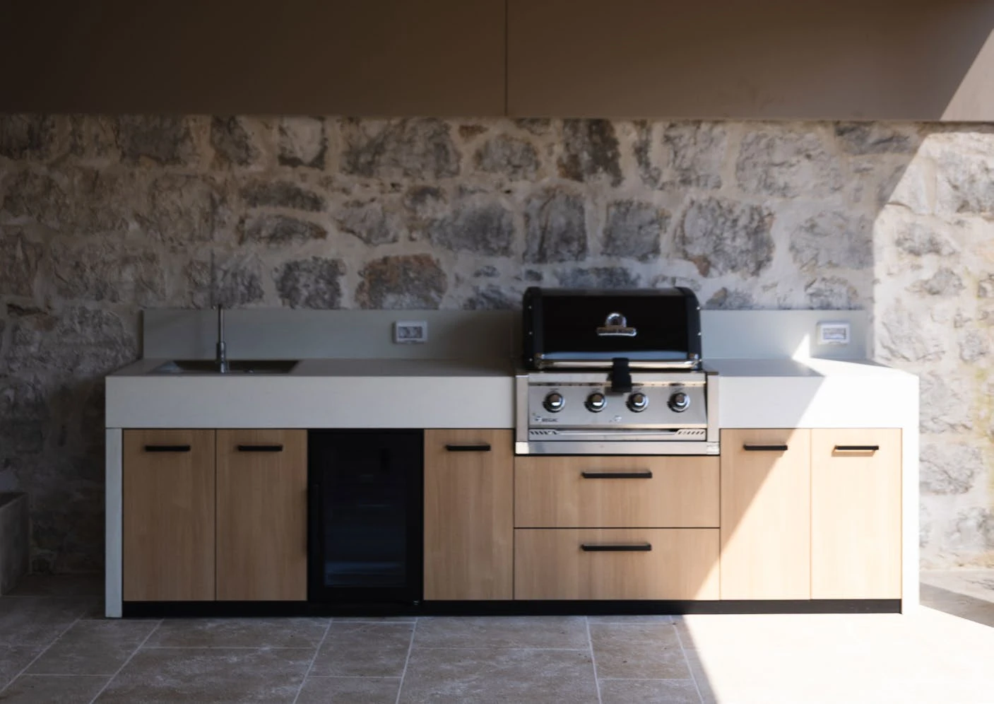 Stone & Shadow — Evoluta outdoor kitchen in Rovinj, Croatia
